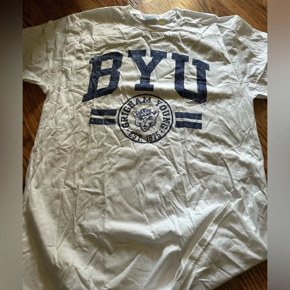🆕 BYU Cougars Vintage Thread Officially Licensed T-Shirt - Picture 3 of 4